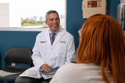 Photo 2 of Nestor de la Cruz-Munoz, MD